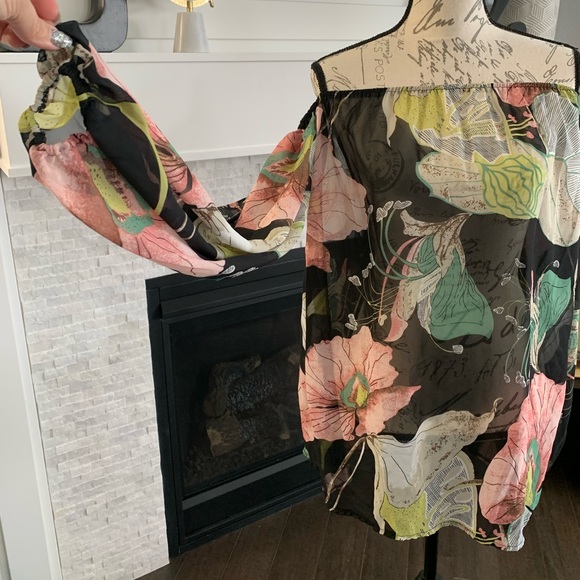 Black Floral Print Off-Shoulder Top with Bubble Sleeves Large NWT! - Picture 5 of 10